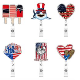 10 pcs / lot Anneaux de clés personnalisés nouveaux styles porte-badge acrylique 4 juillet Robine de badge de cœur américain pour les accessoires des travailleurs hospitaliers