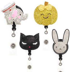 10 stks/partij Nieuwe Stijl Sleutelhangers Op maat Sparkle Dier Olifant Konijn Kat Strass Intrekbare Medische Badgehouder Yoyo Pull Reel Artsen ID Naamkaart Voor Cadeau