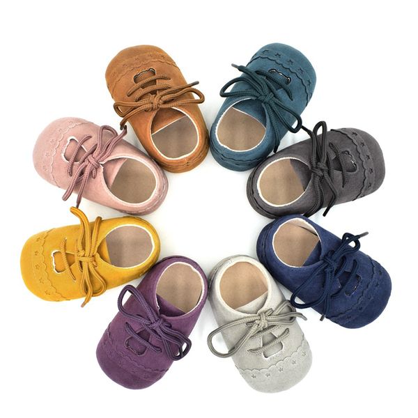 Mélanger la couleur en gros 50 paires nouveau-né bébé fille garçon doux cuir nubuck Prewalker anti-dérapant bambin mocassins chaussures première marche chaussures