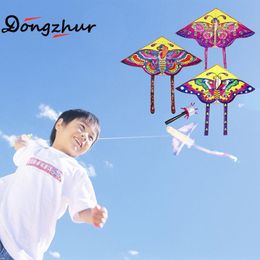 10 stks mix groothandel 90 * 55cm nylon regenboog vlinder outdoor opvouwbare kinderen stunt kite surfen zonder lijn willekeurige kleur kinderen geschenken