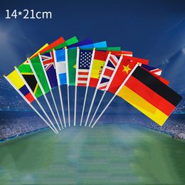 10 PCS/Pack -vlaggen van vele landen Brazilië Qatar Spanje France Football -fans Handsignaal Waaiende vlag Nationale vlaggen 14*20 cm