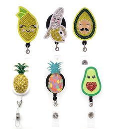10 pcslot Mode Porte-clés Fournitures de Bureau Mignon Fruit Strass Banane Avocat Citron Ananas Porte-Badge Rétractable Accesso1473064