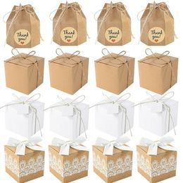 10 boîtes de bonbons en papier kraft carré avec corde Boîtes de chocolat en dentelle de médaille de médaille utilisée pour la fête de bébé Baby Shower Decoration 231227