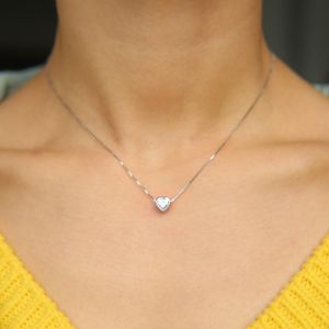 100% 925 argent sterling classique pierre unique conception simple cadeau de la Saint-Valentin coeur en argent cz perle collier amoureux étincelant