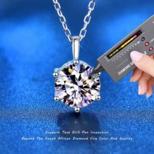 100% 925 Sterling Silver Round Cut Created Moissanite 1/2ct Diamonds Gemstone bruiloft Romantische hangende ketting Fijne sieraden