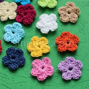 100 Colorfull Handmody Crochet Flower Flower álbumes de recortes DIY 3D Flower Flower Flower Decoración de ropa 240408