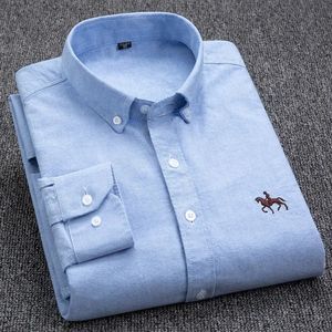 100% Katoen Casual Shirts Heren Oxford Overhemd Hoge Kwaliteit Lange Mouw Heren Vrije tijd Zakelijke Overhemden Wit Blauw Plus Size M7XL 240312