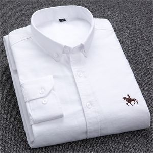 100% coton Oxford chemise hommes à manches longues brodé cheval décontracté sans poche solide jaune robe chemise hommes grande taille 5XL6XL 220401