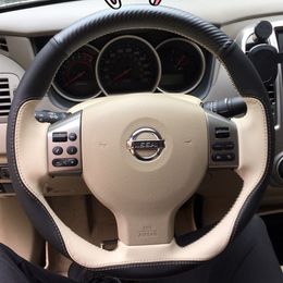 100% geschikt voor Nissan Tiida 2004-2010 Versa 2007-2011 Sylphy Car Interior Diy Hand gestikt Zwart Wit Nonslip Carbon Fiber Echte lederen auto stuurwielafdekking