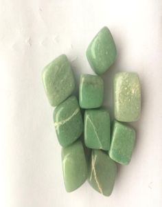 100 g a granel Tumbledemerald Green Crystafrom de África Suministros de piedras preciosas pulidas naturales para Wicca Reiki y Energy Crystal Healin3197591