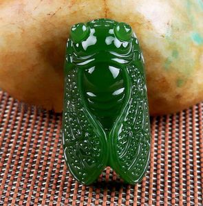 100 natuurlijke groene jade China Carving Collection Natuursteen Cicaden Ketting Hanger Lucky Amulet jade standbeeld liefhebbers hanger5967197