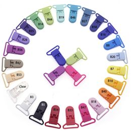 100 pièces 20 couleurs mélangées forme D 25mm en plastique bébé sucette clip de fixation né bébé factice sucette bavoir jouet chaîne cadeau 240322