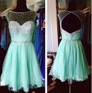 Mint Groene Homecoming Jurken 2020 Middelbare school Junior Prom Jurken Sheer Hals Cap Mouwen Beaded Crystals Open Back Party Cocktail Jurken