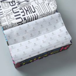100 vellen Aangepast weefselpapier met bedrukt zwart roze wit inpakpapier voor verpakking kleding bloemboeket cadeaubrak 240426