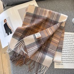 Bufanda de lana de 100% para mujeres y hombres, bufandas de cachemira a cuadros de tartán de estilo británico con borla, bufanda de cuello cálido para invierno para mujer, chal 231229
