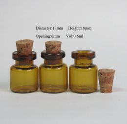 1000 x 0.6 ml Amber Mini Glasfles met Wood Cork 0.6cc Klein Glass Sample Injectieflacons 13mm * 18mm * 6 mm Opslag Wenscontainers