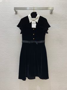 10009 XL 2024 Runway-jurk Lente zomerjurk Ronde hals Zwart Merk Dezelfde stijl Damesjurk Mode Hoge kwaliteit WeinG24011145