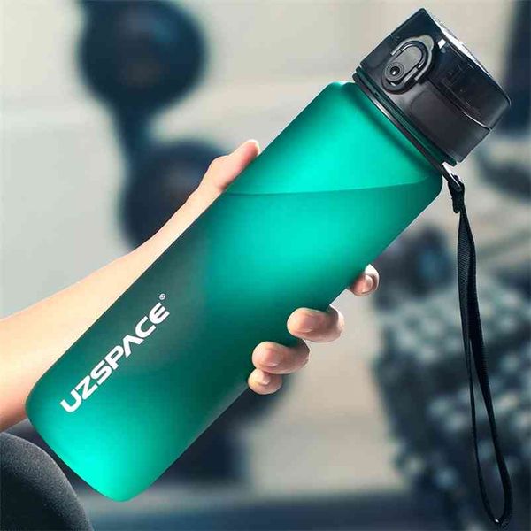 Bouteille d'eau de sport de 1000 ml sans BPA Portable bouteille de shaker étanche aux fuites en plastique verres en plein air tournée articles de gymnastique 210913