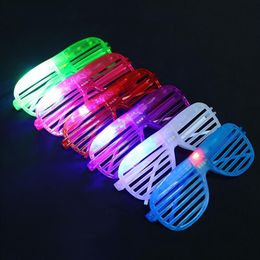 1000 stks Mode Luiken Vorm LED Knippert Bril Light up kids speelgoed kerst Feestartikelen Decoratie gloeiende glasses297j