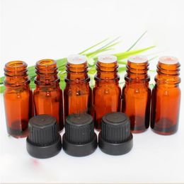 1000pcs / lot 5 ml bouteilles d'huile essentielle en verre ambre avec tuyau long bouchon intérieur et capuchon de sabot noir pour 5 ml Eliquid 5cc en verre ambre contai htmv