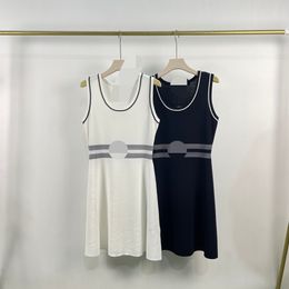 10071 XL 2024 Runway-jurk Lente zomerjurk Mouwloos Ronde hals boven de knie Merk dezelfde stijl Damesjurk Mode Hoge kwaliteit Qian