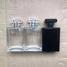 Bouteille de parfum d'huile essentielle noire transparente vide carrée en verre de 100 ml avec le jet fin de brouillard pour l'aromathérapie cosmétique C22