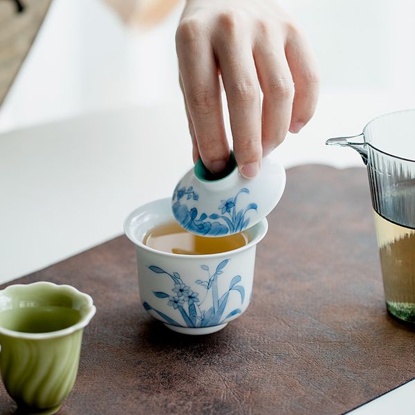 100 ml pur à la main peinté à la main Orchidée en céramique Téra-thé Tureen Anti-scalding Ta Maker Cover Bowl avec couvercle Gaiwan Kung Fu Tea set