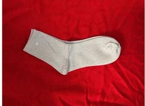 100 paires de chaussettes de massage conductrices TENS pour la thérapie physique TENS / EMS Chaussettes d'électrodes antistatiques / antidérapantes avec câble