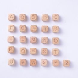 100 pçs 10mm/12mm A-Z 26 letras inglesas alfabeto madeira de faia contas soltas contas quadradas de madeira contas soltas de madeira com letra inicial para fabricação de joias e artesanato faça você mesmo