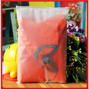 100 stks 24x35 cm Zip lock Rits Top frosted plastic zakken voor kleding T-Shirt Rok retail verpakking aangepaste logo afdrukken293w