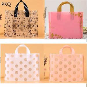 100 stks 35x25 Plastic Zakken Met Handvatten Gift Bag Kleurrijke Bloem Vlinder Kleding Verpakking Boutique Handvat Bags246T