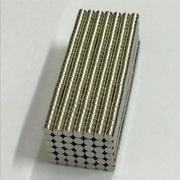100 stuks 3 mm x 2 mm N50 magnetische materialen Neodymium magneet Mini kleine ronde Disc235O