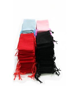 100 stcs 5x7cm Velvet Drawstring Pouch Bagjewelry Bag kerstwedding Geschenktassen Zwart rood roze blauw 8 Kleur GC1738934711