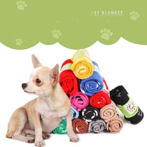 100 pcs 60 * 70 cm 22 Couleurs Pet Chien Chat Couverture Chenils Stylos Jeter Petite Patte Imprimer Serviette Polaire Doux Réchauffeur Belles Couvertures Lits Coussin Tapis Couverture