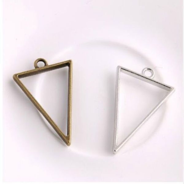 100 pièces breloques Triangle en alliage colle creuse plateau blanc réglage de la lunette pendentif à breloques en argent Antique pour les résultats de fabrication de bijoux 39x25m231S