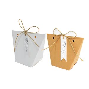 100 pièces boîte à bonbons Triangle papier Kraft avec étiquette emballage cadeau mariage anniversaire événement fête faveurs emballage de sucre B9622