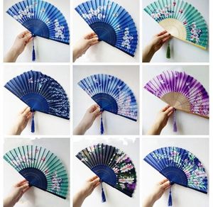 100 stks Chinese Bruiloft Zijden Bloem Hand Fan met Gift Bag Klassieke Kersenbloesem Vlinder Bamboe Vouwen Fans Huwelijkscadeau SN6915