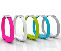 100 stks kleurrijke korte platte armband polsband magnetische USB-kabel polsband 2.0 Synchronisatie-oplader oplaadkabels voor smartphone