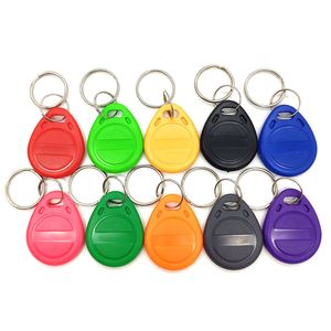 100 pcs toegangscontrolekaart EM4305 T5577 Kopiëren herschrijvende beschrijfbare herschrijfreflite RFID -tag kopie EM4100 125kHz Proximity ID Token KeyFobs