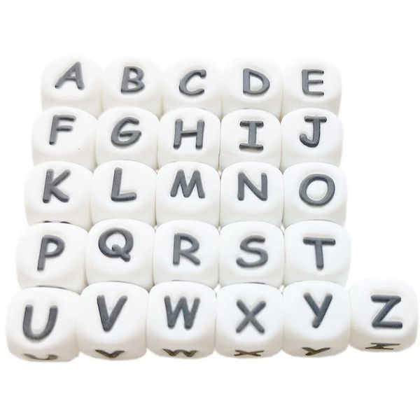 100pcs Lettre anglaise Silicone Alphabet Perles 10 mm Cube Teether Nom sur bébé dentition bijoux infirmiers Toys 240407