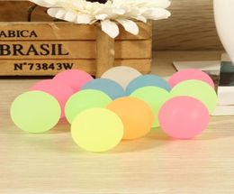 100pcs Bola de goma de alto rebote luminosa Bola hinchable Pinata s Kids Toy Party Favor Glow en la oscuridad5498024