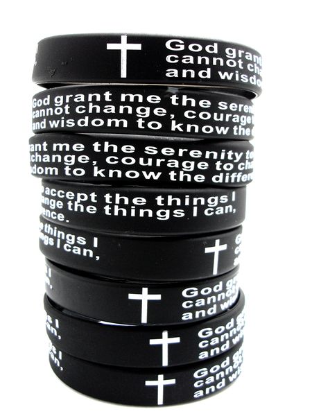 100pcs Inspiré Anglais Sérénité Prière Silicone Bracelets Christian Hommes Croix Mode Bracelets en gros DIEU SÉRÉNITÉ Bijoux Lots