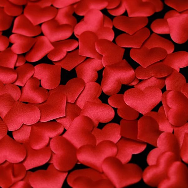 100pcs / lot 8 couleurs (20 mm / 35 mm) Sponge Satin tissu coeur pétales de mariage confettis table lit coeur pétales décoration de mariage