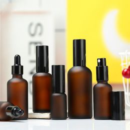 100 stcs/lot Amber Glass Spray Bottle 10 ml 15 ml 20 ml 30 ml 50 ml lotion pompflessen cosmetische container lege navulbare flessen