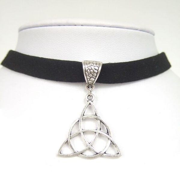 Cordon plat noir en Faux daim, 100 pièces/lot, nœud Keltic, breloque trinité Triquetra, collier ras du cou réglable de 13 pouces