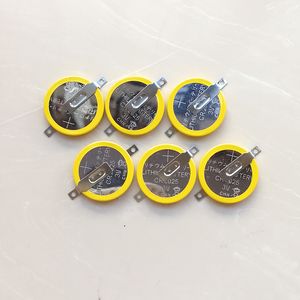 Piles bouton au lithium CR2025 3V avec onglets à broches Type de montage plat horizontal CR2025-1F2 pour jeux PCB 100pcs par lot