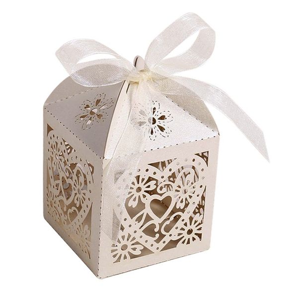 100 unids / lote Hollow Out Love Heart Laser Cut Paper Cajas de dulces Púrpura Beige Blanco Rosa Bolsa de regalo Boda Baby Shower Party Favor 220420