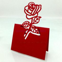 100 stuks veel rode roos tafeldecoratie plaatskaart bruiloft decoratie laser gesneden hart bloemen wijnglas papier plaatskaarten177N