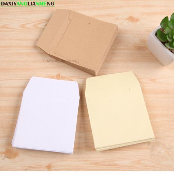 100pcs/lote cuadrado 8x8 cm kraft marrón/blanco/beige sobres cuadrados envases pequeños tarjeta bancaria tarjeta de membresía de la tarjeta de membresía de la tarjeta de membresía