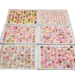 100 stcs/veel groothandel kinderen vingerringen voor meisjes feest roze schattige sieraden open aanpassen aan ring cake dier fruit ijs 240411